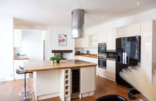 Westcliff-on-Sea House | Stunning 5 Bed House in Southend, 5 Mins to Beach