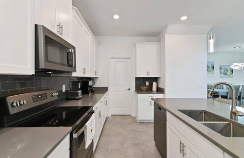 Four Corners House | Stunning 5 Bed Pool Home with Private Pool-1183KBS