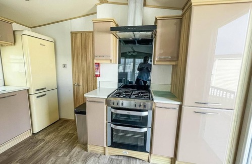 Great Yarmouth House | Stunning 6 berth caravan with decking at Cherry Tree Park in Norfolk ref 70802C