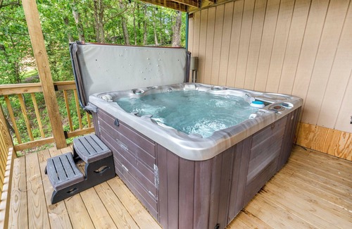 Bergton Cabin | Stunning A-Frame in Basye - Sauna, Jacuzzi, Sleeps 8, Games, 3 bdr, and 2 bath.