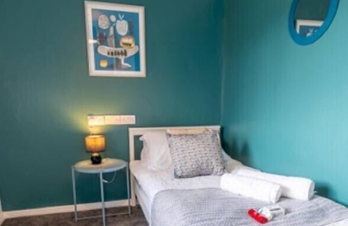 Sutton-in-Ashfield House | Stunning Abode in Ashford - Sleeps 7