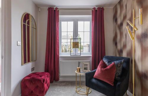 Pinxton Apartment | Stunning and Bright 3-bed Home in Nottingham by Renzo, Free Parking, Next to M1!
