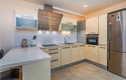 Donji Kraj Apartment | Stunning Apartment In Moscenicka Draga