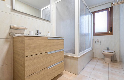 Distrito Oeste Apartment | Stunning apartment in Gijón with WiFi
