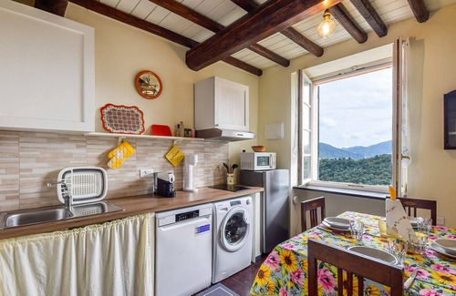 Recco Apartment | Stunning apartment in Recco with kitchen