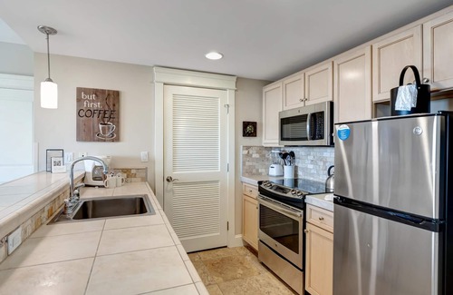 Villa Lago Condo | Stunning Bay Views on the 6th Floor: Two bedroom with Fully Equipped Kitchen, Sleeper Sofa at Sandestin Golf and Beach Resort!