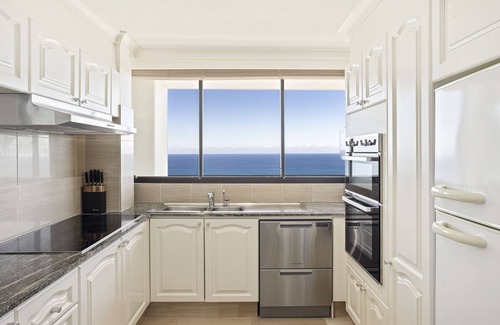 Surfers Paradise Apartment | Stunning beachfront sub penthouse