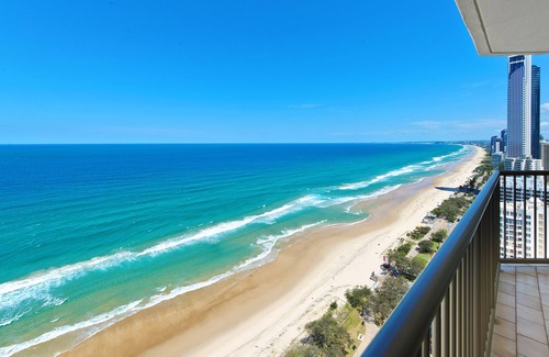 Surfers Paradise Apartment | Stunning beachfront sub penthouse