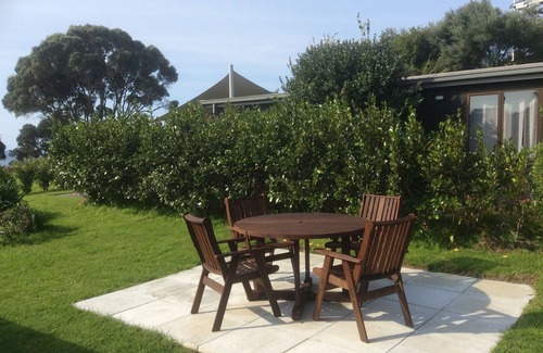 Hot Water Beach House | Stunning beach house within stone’s throw of the beach