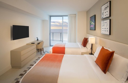 Hollywood South Central Beach Resort | Stunning Beachfront 2-Bed suite, Ocean Views & Walk to Diplomat Resort.
