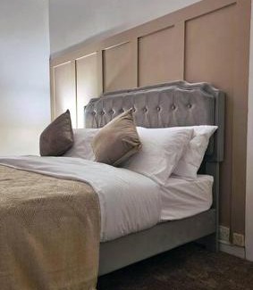 Cradley House | Stunning Birmingham Home for up to 4 people