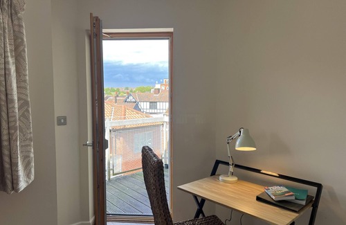 Norwich Apartment | Stunning Cathedral view city centre apartment
