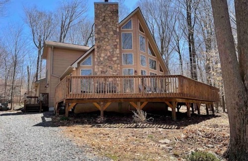 Gouldsboro Ski Chalet | Stunning chalet in Big Bass Lake - Pocono Mountains