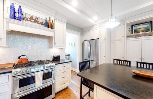 Rockport House | Stunning classic home with central AC, WiFi, outdoor patio, W/D, & full kitchen