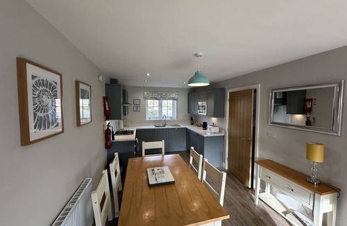 Filey Cottage | Stunning Coastal Cottage - Sleeping 5 in 2 Bedrooms - Pool and Beach Access Included.