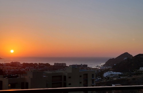 Libertad Condo | Stunning Condo, Ocean, Sunrise and Marina Views, 5 Min to Marina, Fast Wifi