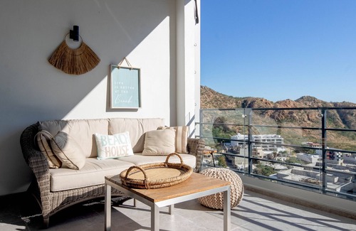Libertad Condo | Stunning Condo, Ocean, Sunrise and Marina Views, 5 Min to Marina, Fast Wifi