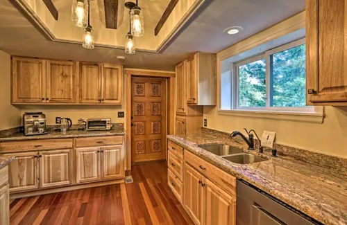 Shadow Mountain House | Stunning Conifer Abode with Private Balconies & Grill!