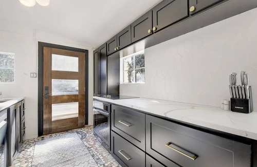 Arbolago House | Stunning Contemporary Home with Hot Tub