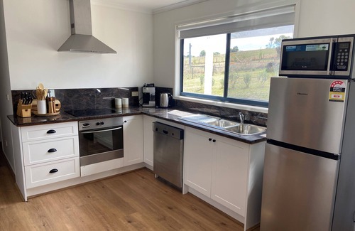 Korumburra Cottage | Stunning Country Views @ Oak Vue Cottage