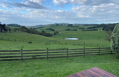 Korumburra Cottage | Stunning Country Views @ Oak Vue Cottage