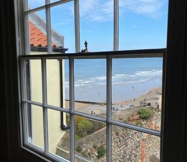 Cromer House | Stunning Cromer beach house with sea views
