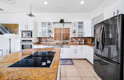 Apache Shores House | Stunning Design ~ Lakeside Retreat ~ Family Fun