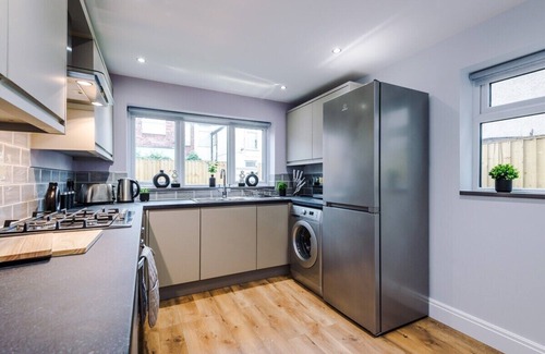 Bootle House | Stunning Designer House +Parking