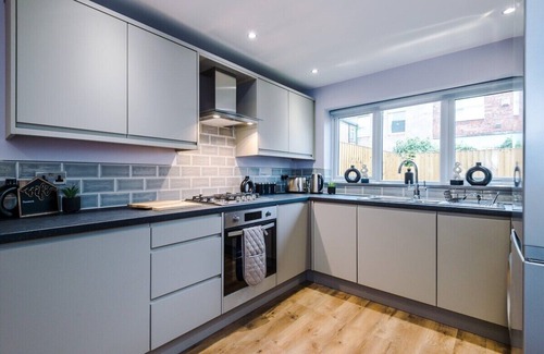 Bootle House | Stunning Designer House +Parking