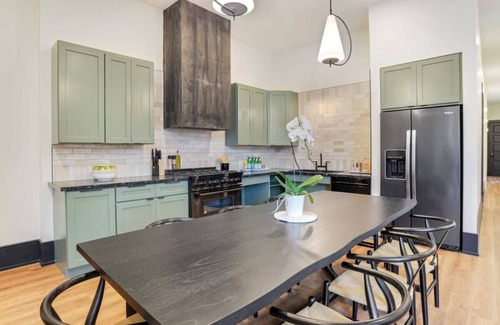Faubourg Lafayette Hotel | Stunning, Designer Historic Home | Heated Pool