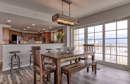 Redington Shores Condo | Stunning Direct Beachfront Corner Condo, Dog Friendly, Pool & 2 Hot Tubs