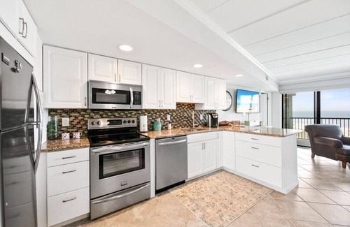 North Ocean City Condo | Stunning Direct Ocean Front Condo Double balcony overlooking Beach & Pool