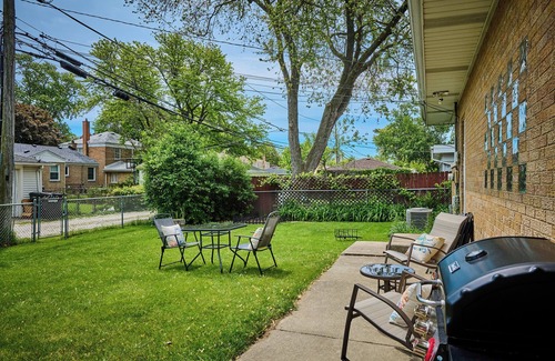 Skokie House | Stunning downtown Skokie mid-century modernnLuxury four bedroom ranch home