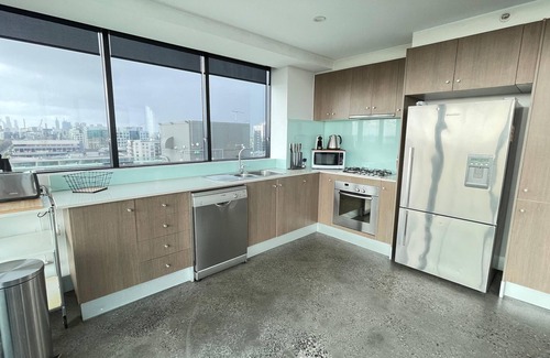 Melbourne Apartment | Stunning Executive Residence with Panoramic Melbourne Views