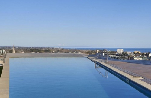 Melbourne Apartment | Stunning Executive Residence with Panoramic Melbourne Views
