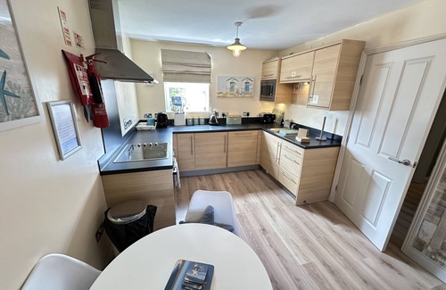 Filey Cottage | Stunning First Floor Coastal Apartment - Sleeping 4 in 1 Bedroom - Pool and Beach Access Included.