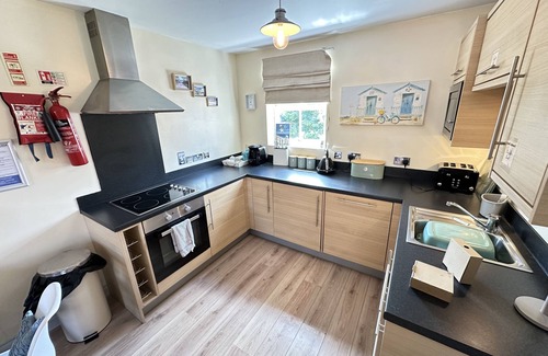Filey Cottage | Stunning First Floor Coastal Apartment - Sleeping 4 in 1 Bedroom - Pool and Beach Access Included.