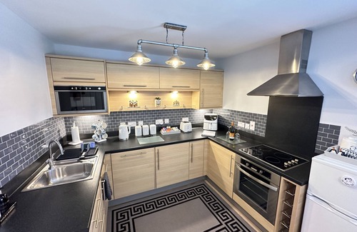 Filey Cottage | Stunning First Floor Coastal Apartment - Sleeping 4 in 1 Bedroom - Pool and Beach Access Included.