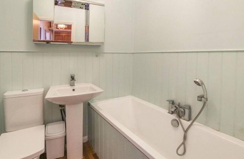Herne Bay Apartment | Stunning Flat by Seaside