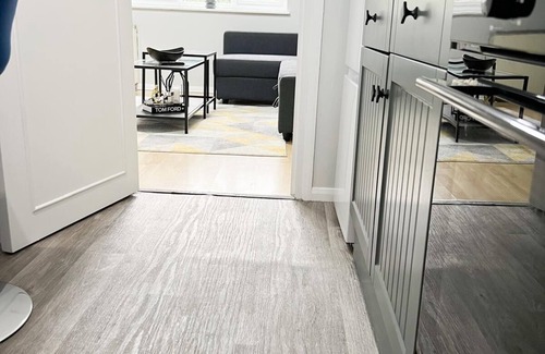 Custom House Apartment | Stunning Flat with own entrance