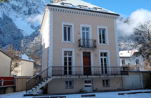 Le Bourg-d'Oisans House | STUNNING FRENCH HOUSE, SPACIOUS AND WELL EQUIPPED - SLEEPS 10