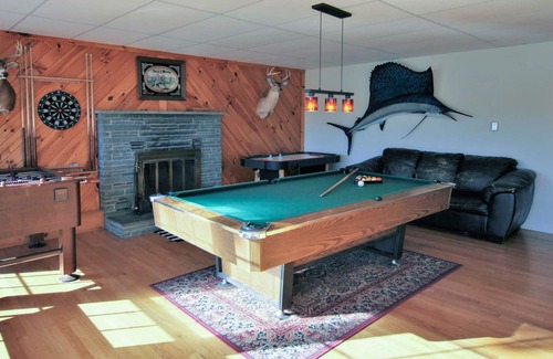 Town of Jerusalem House | Stunning, Fully-Loaded Home with Private Hot Tub, Pool Table, and Dock