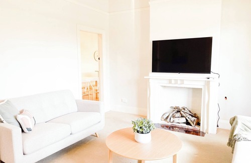 Wagga Wagga Apartment | Stunning fusion of classic elegance and modern luxury!