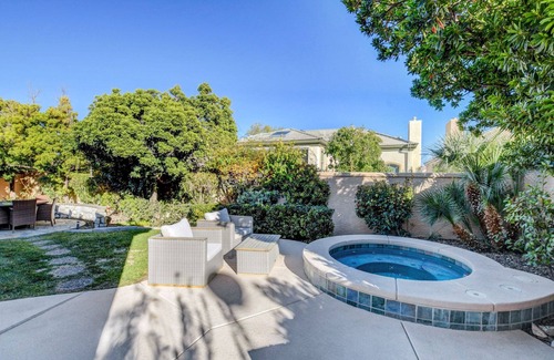 Las Vegas House | Stunning, Gated, Chef's Kitchen, Downstair's Master Suite