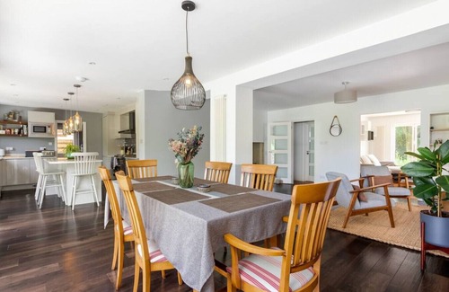 Bourton House | Stunning 5 Bed in the Centre of Bourton