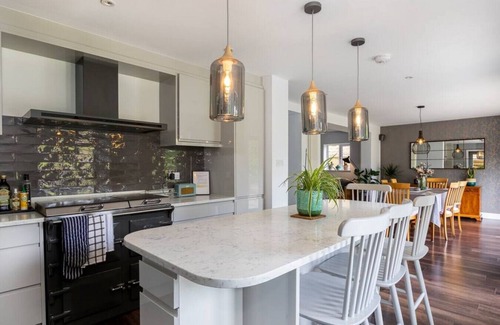 Bourton House | Stunning 5 Bed in the Centre of Bourton