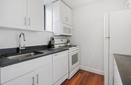 Gramercy Apartment | Stunning Gramercy 1 Bedroom with Private Balcony!