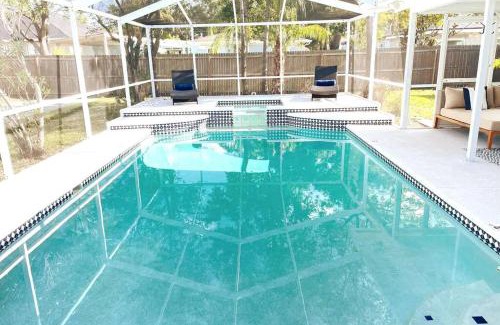 Oakford Park House | Stunning Heated Pool & Spa House Blocks to Midtown