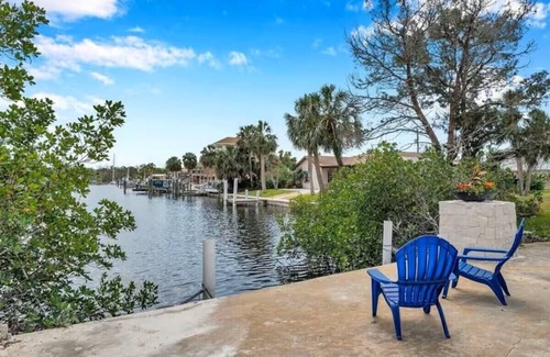 Port Richey House | Stunning HGTV-style Private Pool Home near Tarpon Springs