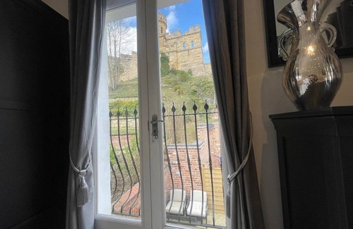 Lincoln House | Stunning holiday home with amazing Castle views